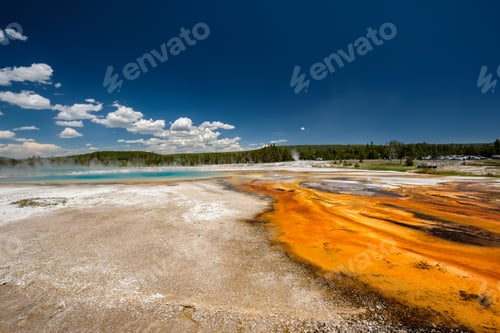 Preview: Hot thermal spring in Yellowstone