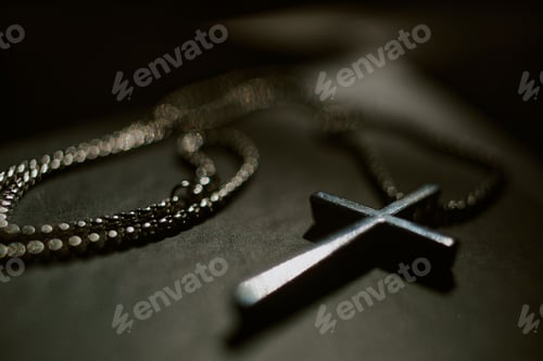 Preview: Close up of Silver Cross