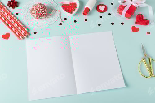 Preview: Do it yourself. Make yourself a Valentine's Day greeting card.