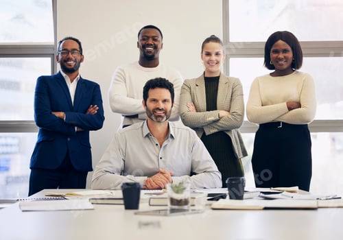 Preview: Portrait of a group of businesspeople working together in an office