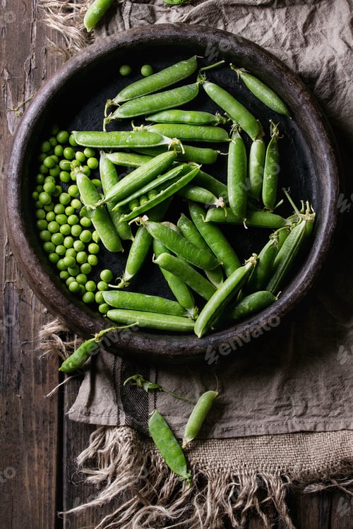 Preview: Young green peas