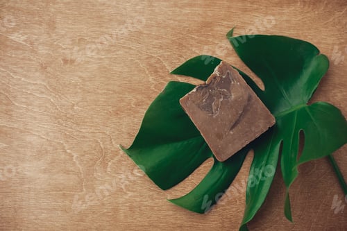 Preview: Natural soap, solid shampoo in metal tin, reusable razor, ubtan