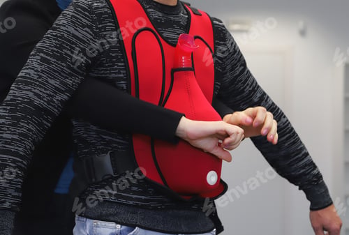 Preview: first aid course - company safety - Heimlich maneuver