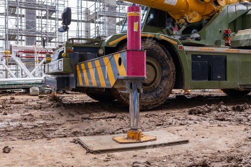 Preview: Construction crane among large scaffolding structure