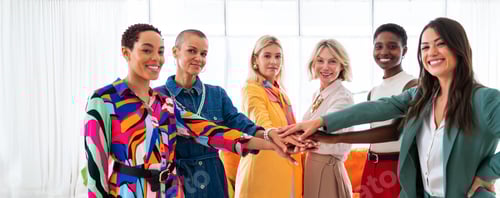 Preview: Group of businesswomen meeting in the office