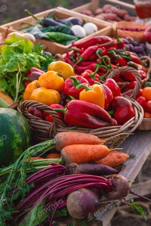 Preview: Fruits and vegetables at the farmers market. Selective focus.