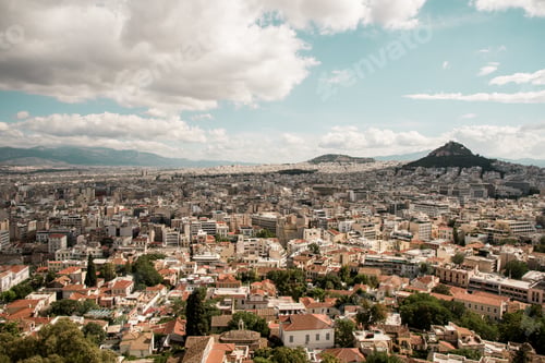 Preview: High angle shot of the beautiful city Athenes in Greece under the bright cloudy sky