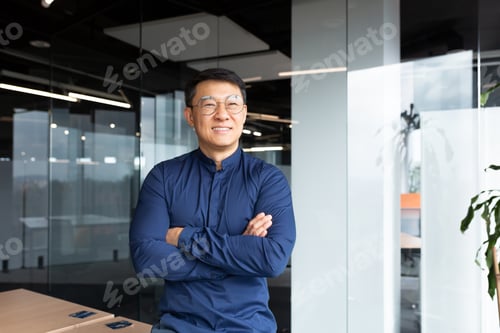 Preview: Portrait of successful smiling businessman, Asian man with wrinkled hands in casual shirt looking