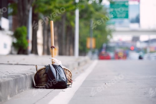 Preview: Background scenery and dustpan for cleaning up trash on the road.