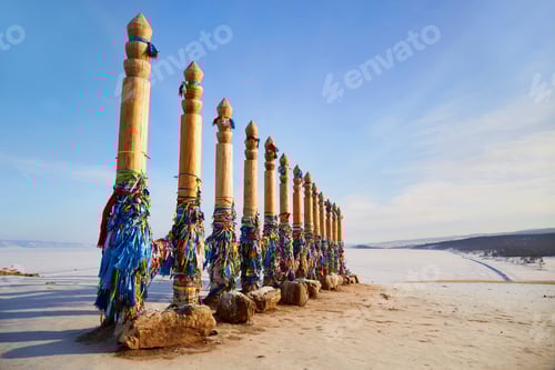 Preview: Wooden ritual pillars with multicolored ribbons on Cape Burkhan