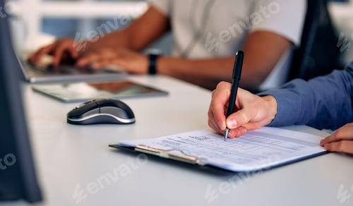 Preview: Male freelancer working in a coworking space