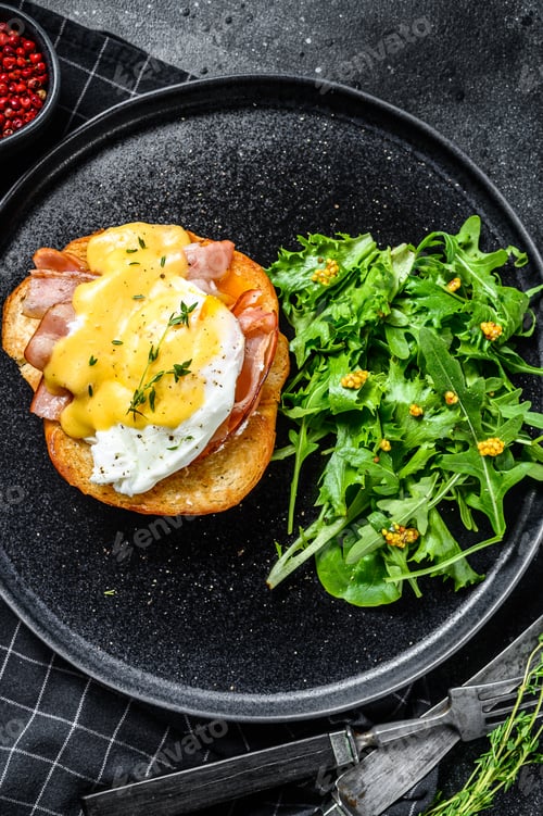 Preview: Brioche sandwich with bacon, egg Benedict and hollandaise sauce.