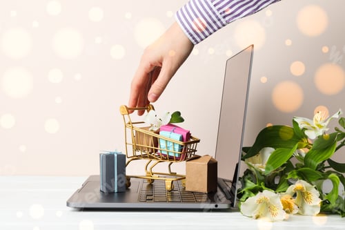 Preview: Concept of spring shopping and season sale