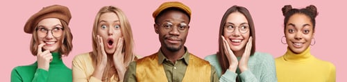 Preview: Photo of dreamy beautiful young female in beret and round spectacles, shocked amazed blonde woman, f