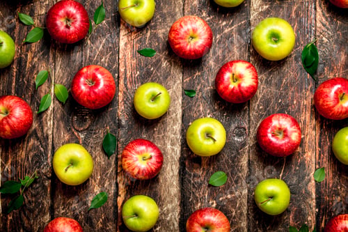 Preview: Red and green apples .
