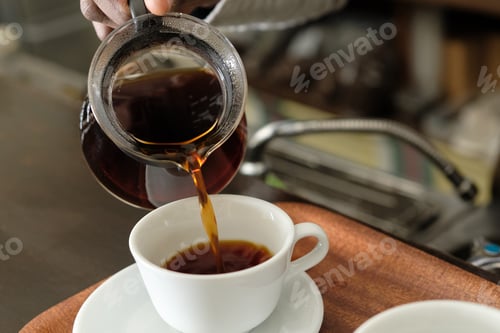 Preview: Pour the coffee into the cup