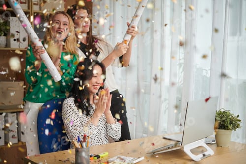 Preview: Colleagues Exploding Party Poppers