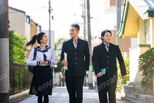 Preview: Japanese students meeting outdoors