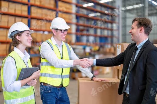 Preview: Group of worker working in warehouse
