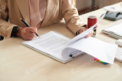 Preview: Entrepreneur Signing Contract