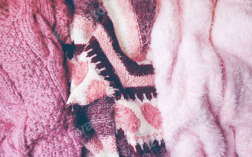 Preview: Beautiful woolen sweaters in pink tones