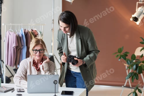 Preview: Photographer working with his client at office