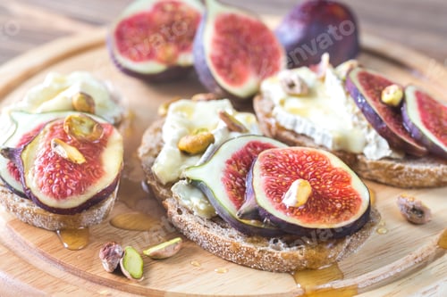 Preview: Ripe figs