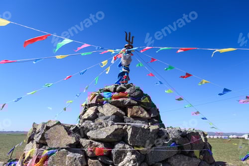 Preview: praying stone and prayer flags