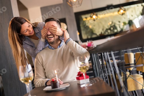 Preview: Couple celebrating birthday in restaurant