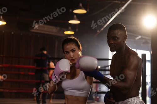 Preview: Boxing trainer for female athletes