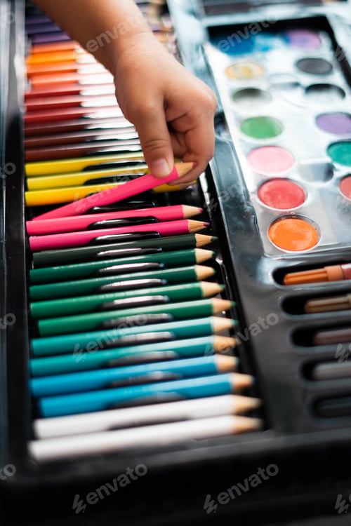 Preview: colourful pencils in the artist drawing set