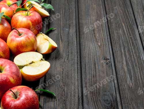 Preview: Red fresh apples and Apple slices.