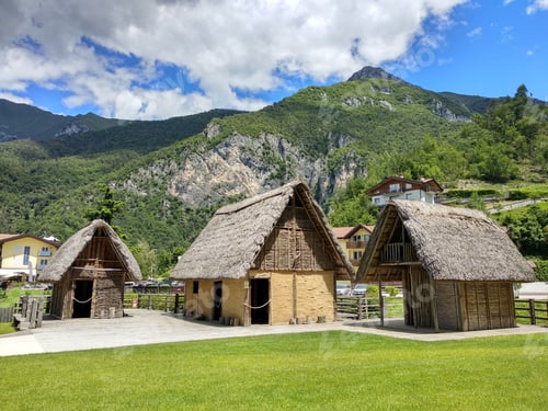 Preview: Traditional hut on Garda Lake