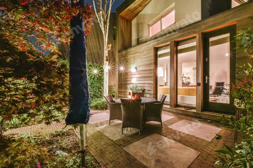Preview: Courtyard with greenery