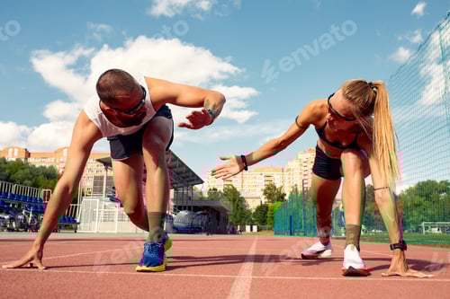 Preview: Man and woman at the start of the treadmill at the stadium