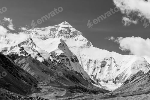 Preview: Spectacular mountain scenery on the Mount Everest Base Camp trek through the Himalaya