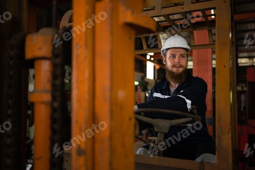 Preview: Engineer checks the operation of the forklift truck after the repair is completed.