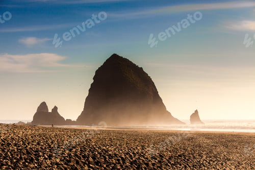 Preview: View of beach and haystack rock, Cannon Beach, Oregon, USA