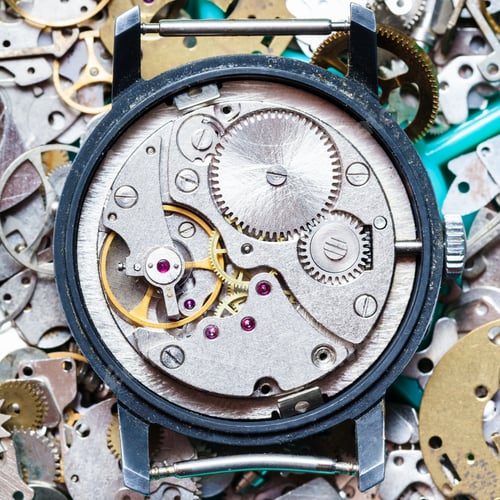 Preview: clockwork on heap of clock spare parts