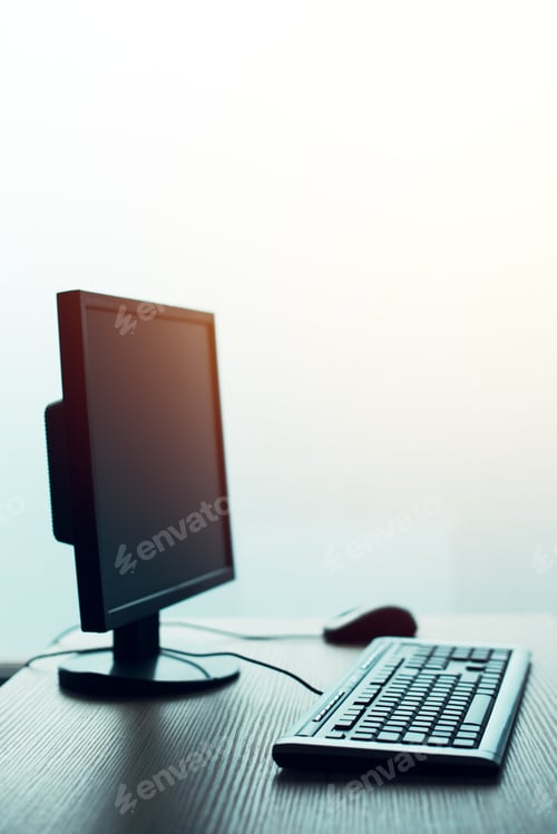 Preview: Desktop PC computer in empty office
