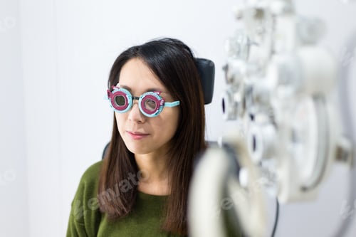 Preview: Woman doing the eye sight test in optical clinic