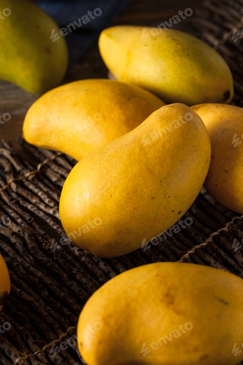 Preview: Raw Organic Yellow Mangos