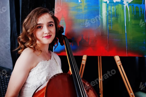 Preview: Pretty young gilrl
