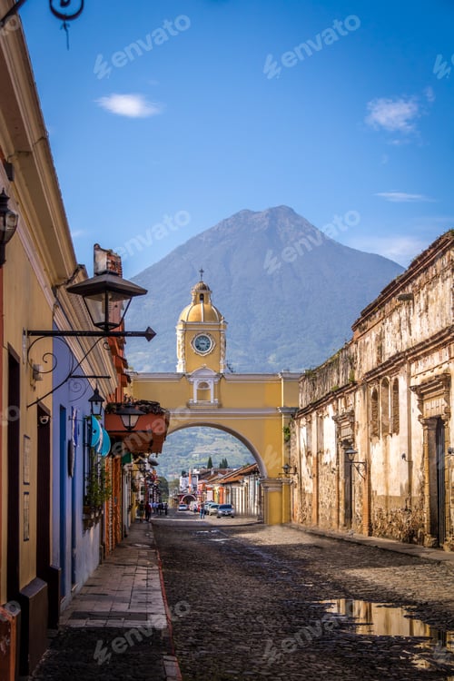 Preview: Santa Catalina Arch and Agua Volcano - Antigua, Guatemala