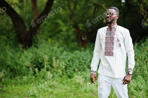 Preview: African family in traditional clothes