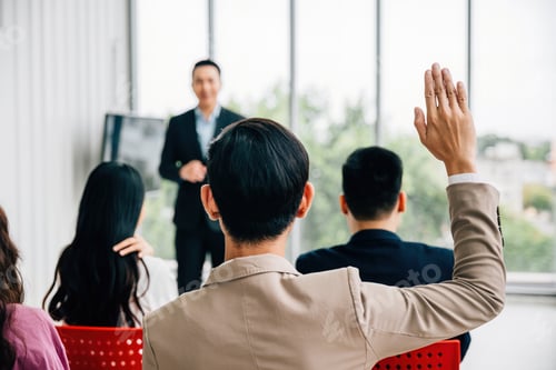 Preview: At a conference, hands are raised for questions, underlining the active participation of the