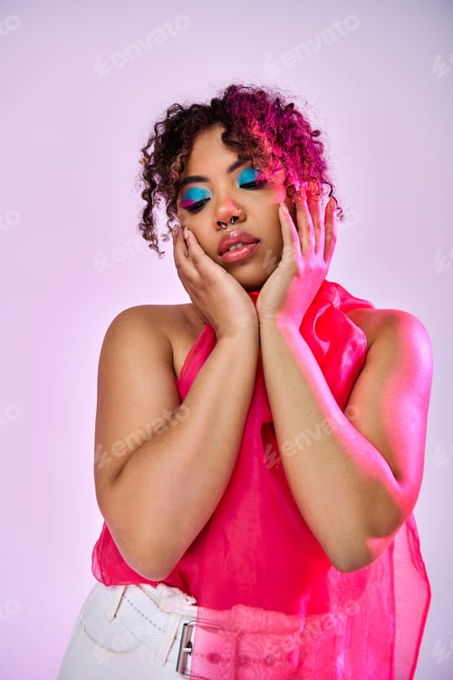 Preview: Pink Passion: Woman in Thought