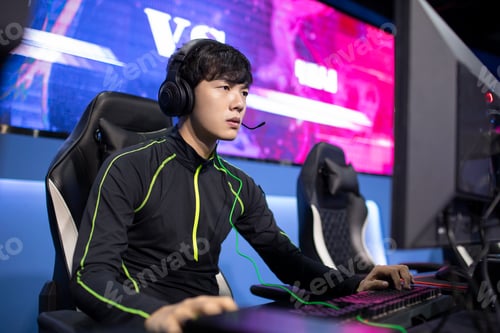 Preview: Young Chinese man playing esports