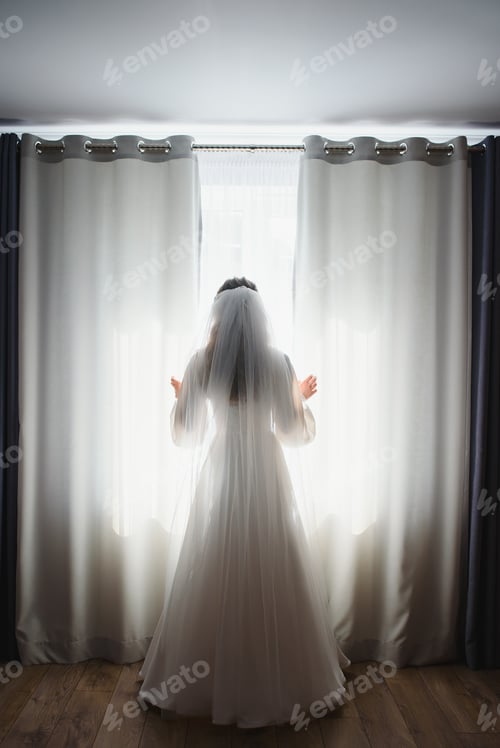 Preview: Bride dressing wedding gown. morning bride.