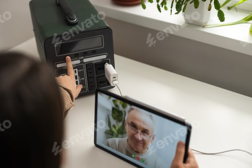 Preview: The inverter generator charges the power bank battery